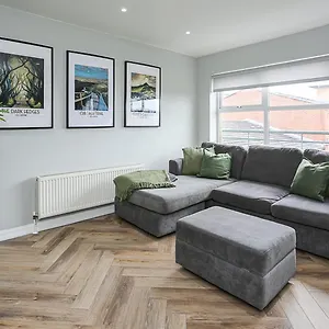  Apartment Charming Retreat In United Kingdom